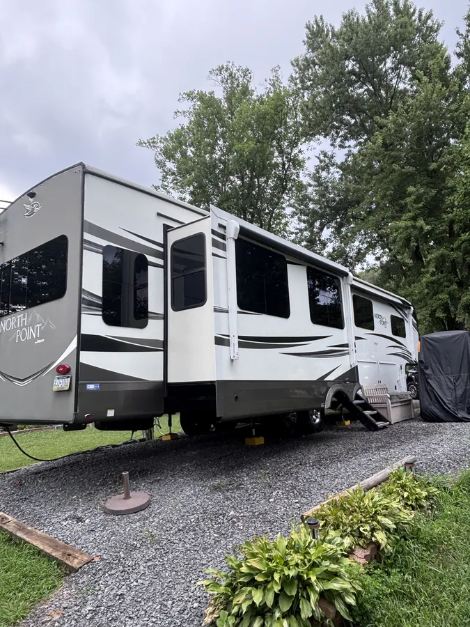 Fifth-wheel camper after full wash